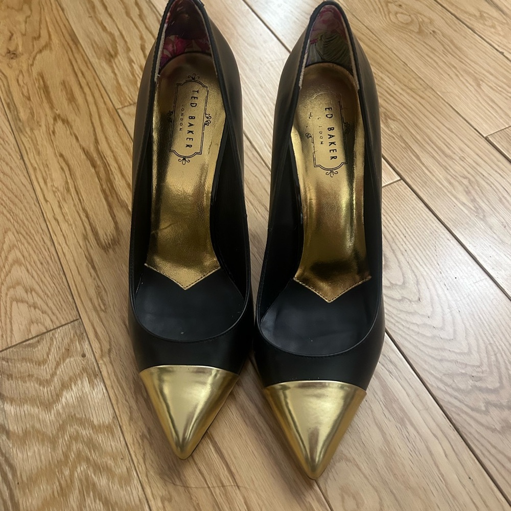 Ted Baker Gold toe black leather pumps